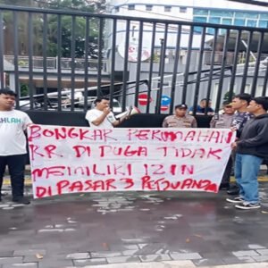 Geruduk DPRD Medan, Gmpet-Su : Berdiri di RTH, Kami Minta Perumahan RR Dibongkar!!